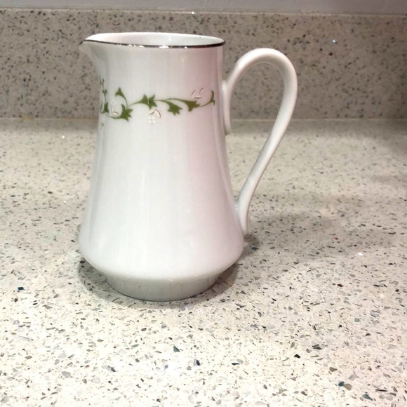 Sheffield Elegance Fine China Japan Creamer / Pitcher - Picture 1 of 11